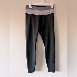 NIKE Black Leggings Size MEDIUM